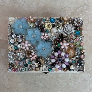 Artesian Elegant Multicolor Embellished Jewelry Box